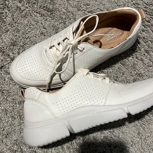 White rock port city lite sneakers used once